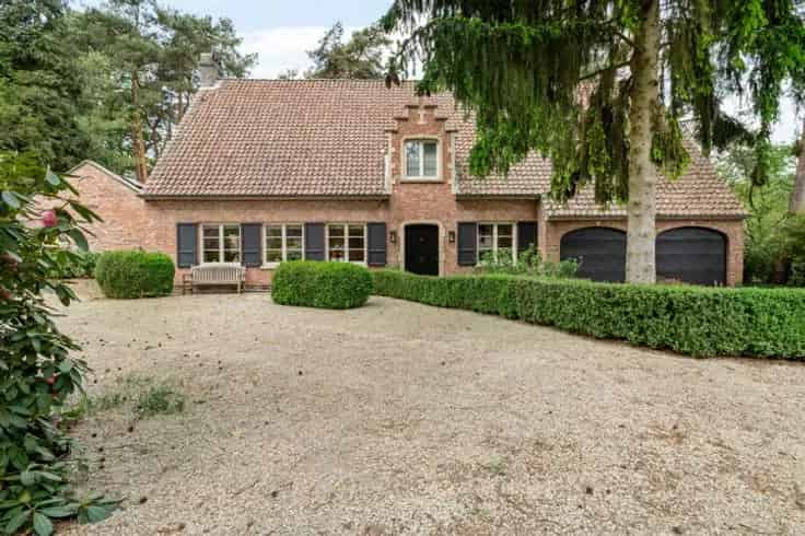 Ruime Villa te Koop Koningshof 5 Slaapkamers Zwemvijver