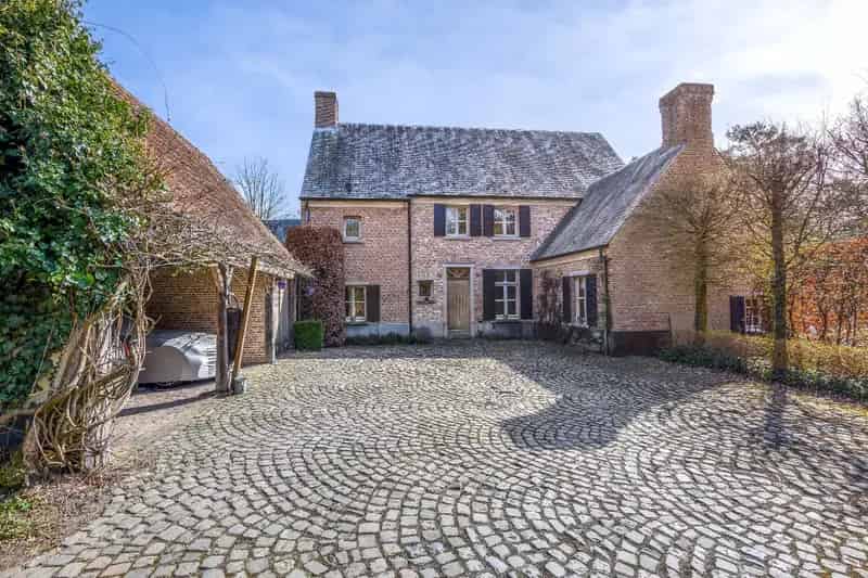 Villa te koop 's-Gravenwezel 4 slaapkamers Zuid-West tuin