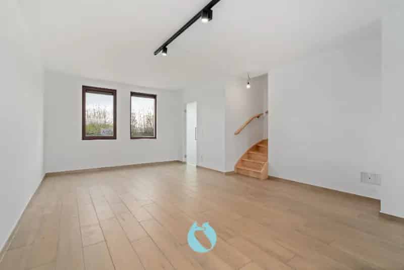 Ontdek dit prachtige duplex-nieuwbouwappartement, met drie slaapkamers en twee badkamers - Appartement te koop