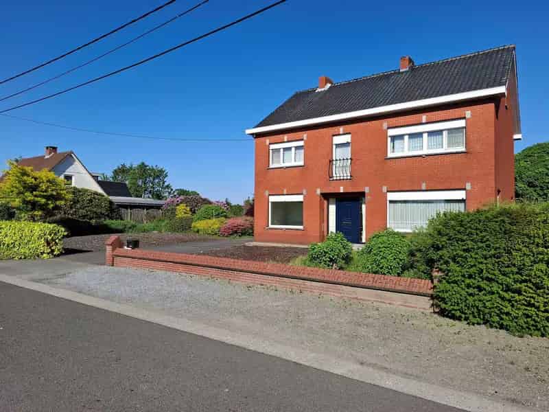 Landelijke woning te koop met groot bijgebouw