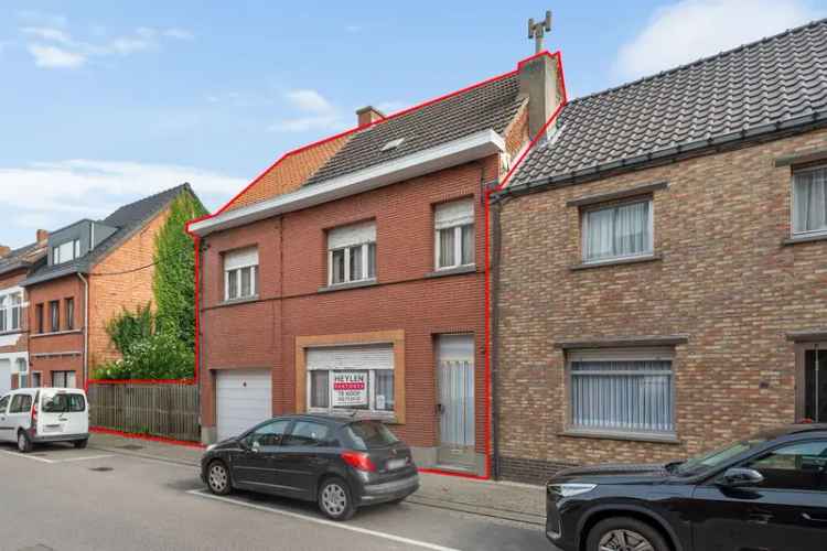 Halfopen woning met 3 slaapkamers, tuin en garage