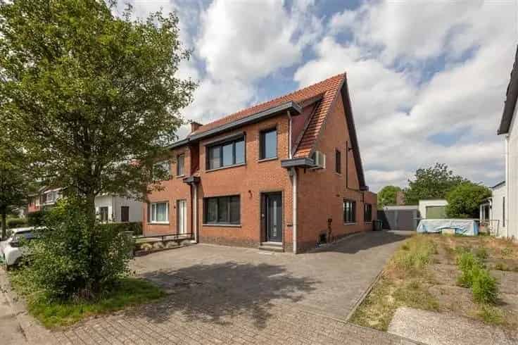 Huis Te Koop Schilde: Rustige Gezinswoning met Tuin