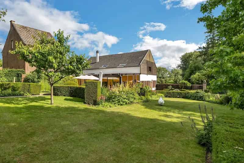 Huis te koop Pajottegem: 4 slaapkamers, 2 badkamers, garage