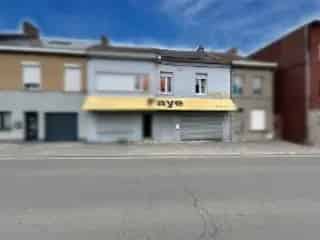 Huis te koop Marcinelle - Ruime woning met loods en koelcellen