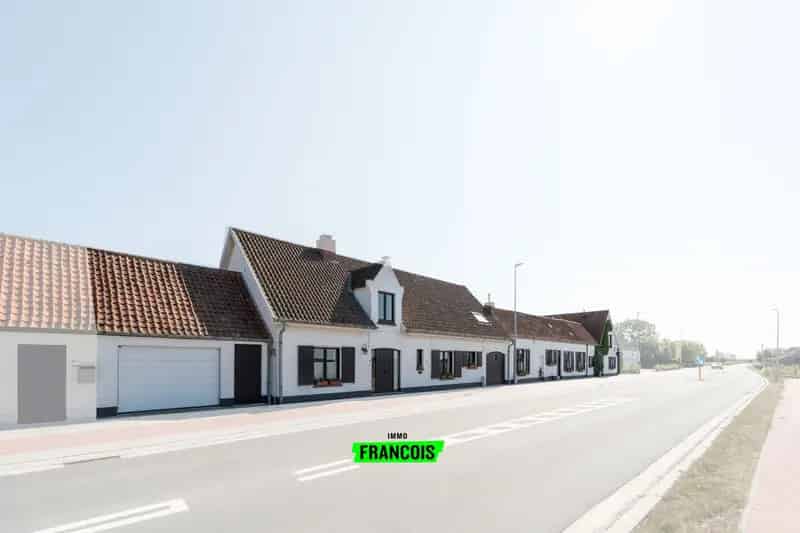 Landelijke woning met handelspand te koop in Zuienkerke