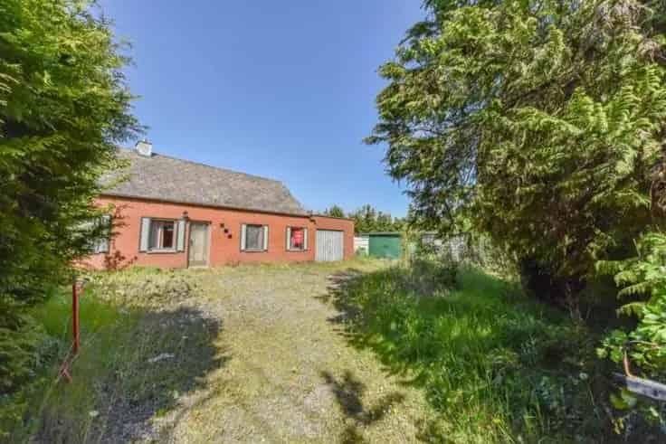Te renoveren Bungalow Nabij Station en Winkels