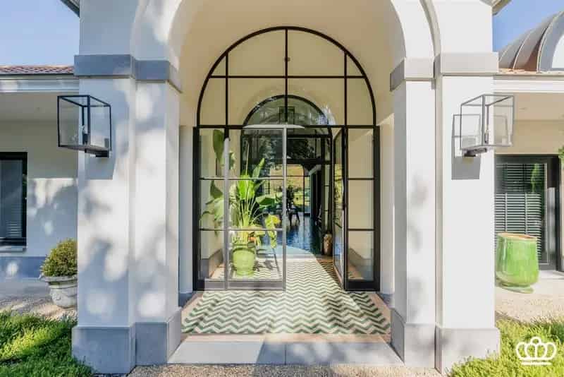 Luxe Villa te Koop - 5 slaapkamers, Wellness, Grote Tuin
