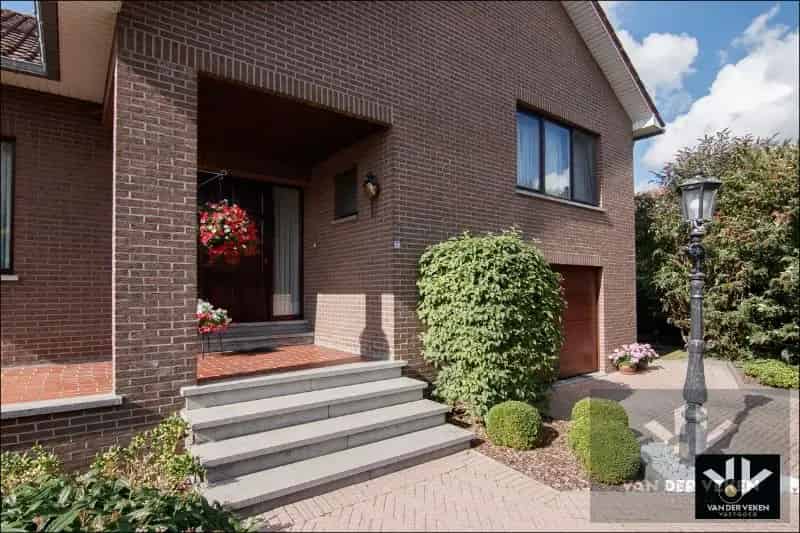 INSTAPKLAAR GEHEEL VAN MAAR LIEFST 370m² OP RUSTIGE LOCATIE