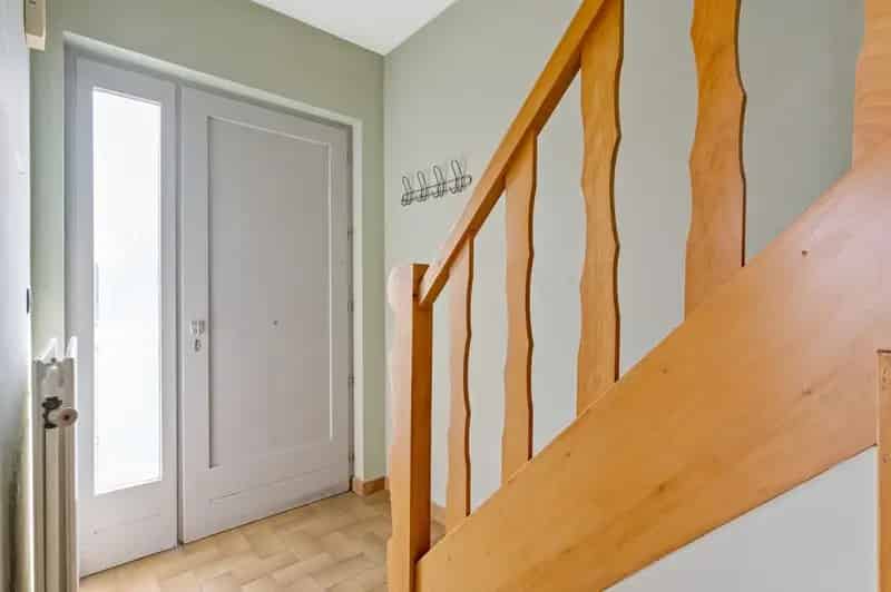 Charmante te renoveren woning met 2 slaapkamers, gezellige tuin en een grote garage in Massenhoven!