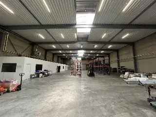 Industrie te Huur Evergem Magazijn 1366m² Laadkade Kantoor