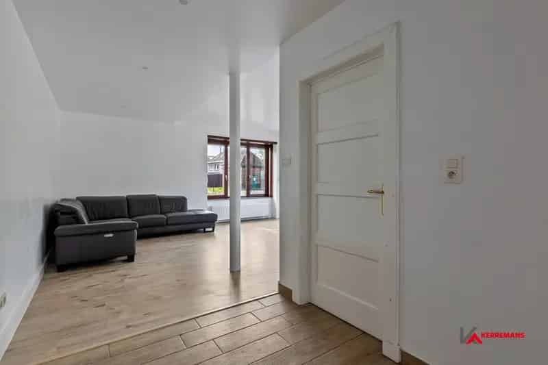 Halfopen Bebouwing 4 Slaapkamers Tuin Garage