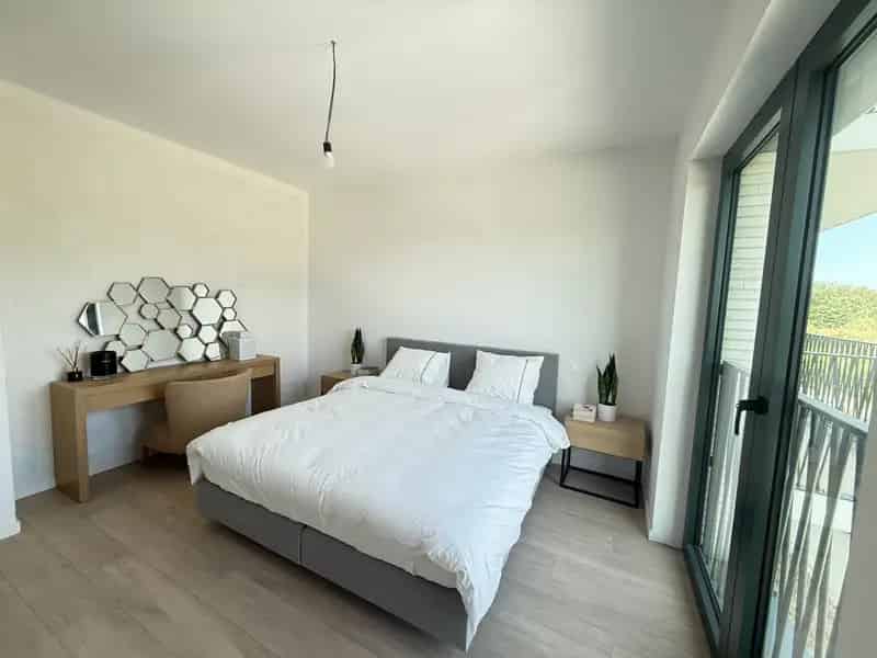 Ruim 1 Slaapkamer Appartement te Koop Nabij Faciliteiten