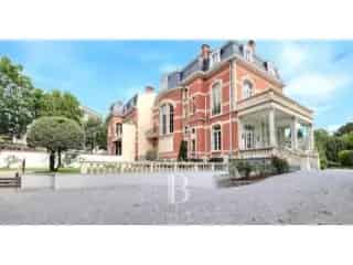 Kantoor te huur Sint Pieters Woluwe 6 slaapkamers gerenoveerd Hotel de Maitre
