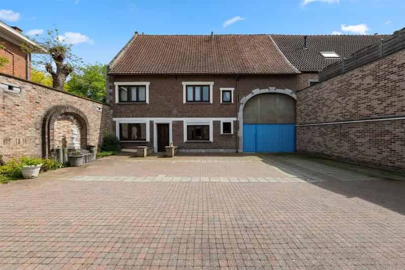 UNIEK PAND BOORDEVOL POTENTIEEL OP EEN TOPLOCATIE IN SINT-TRUIDEN