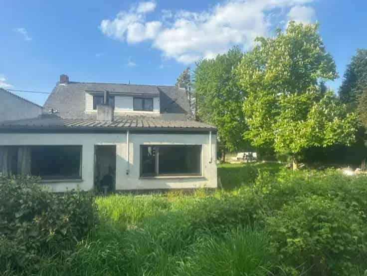 Huis Te Koop: 3 Slaapkamers, 2 Badkamers, 2 Garages