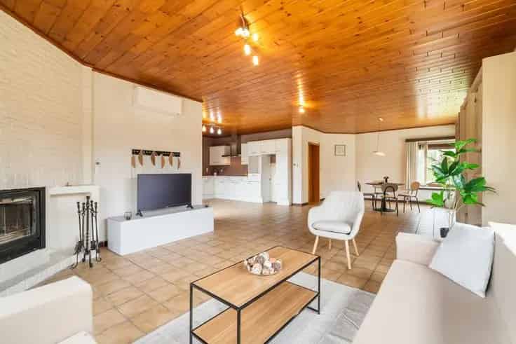 Villa te koop: 5 slaapkamers, 2 garages, grote tuin