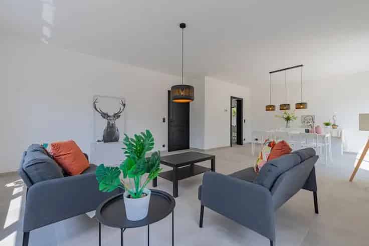 Huis Te Koop Sint-Amands: Instapklare gezinswoning met garage