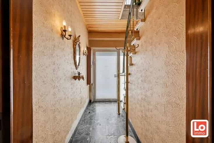 Huis Te Koop Heusden: Ruime woning te renoveren