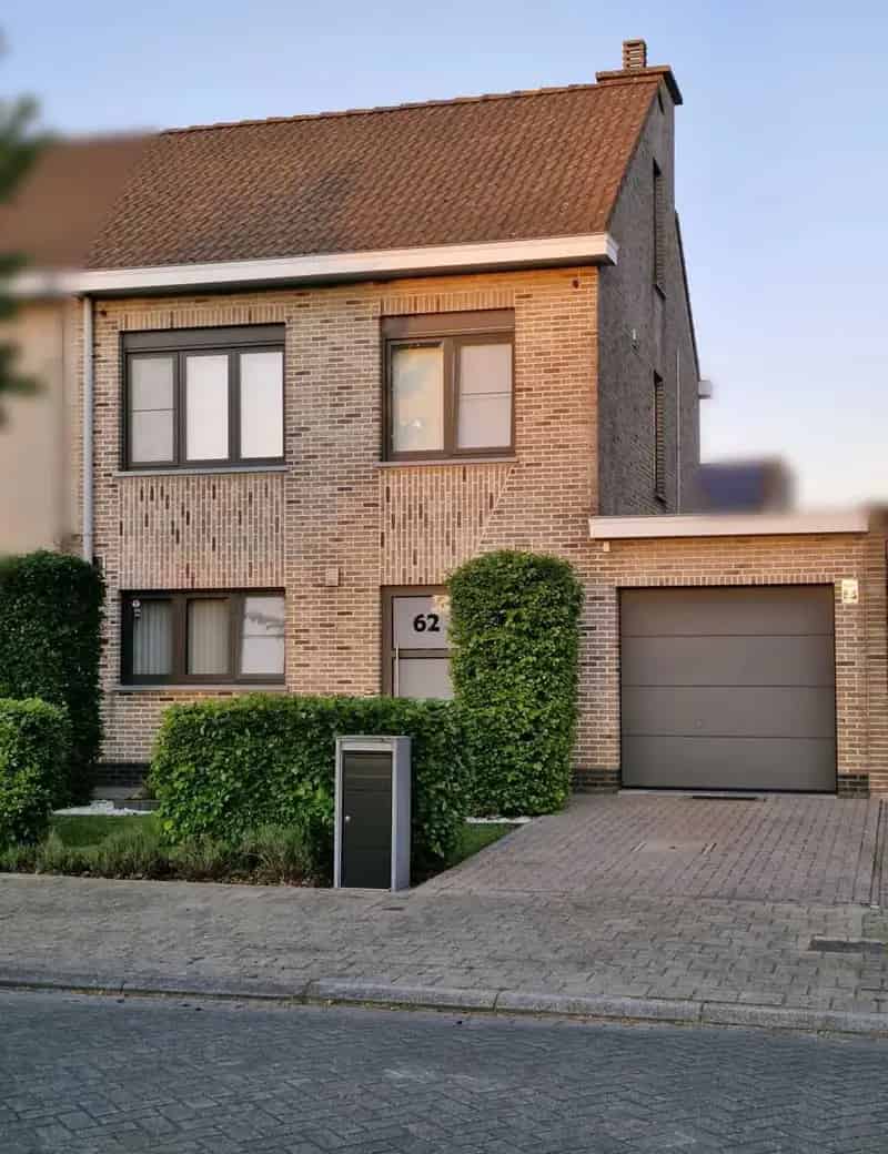 Huis te Koop Merksem: Instapklare Gezinswoning met Tuin en Zonnepanelen