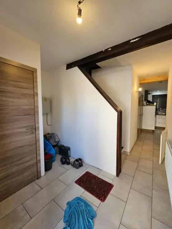 Huis te Koop Nabij Charleroi: 3 Slaapkamers, Tuin, Parking