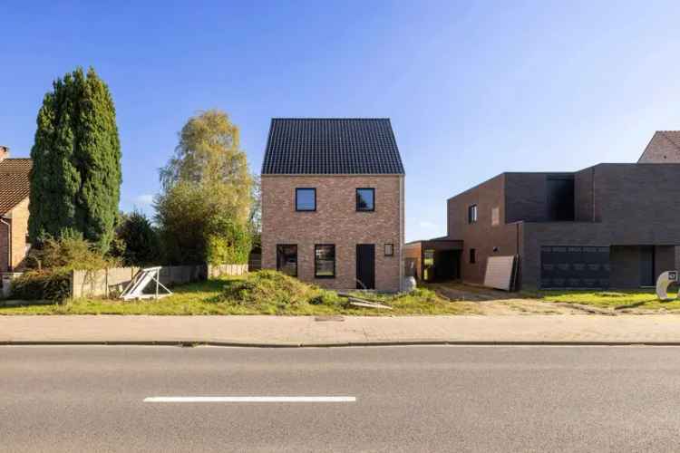 Semi casco nieuwbouwwoning met 3/4 slaapkamer