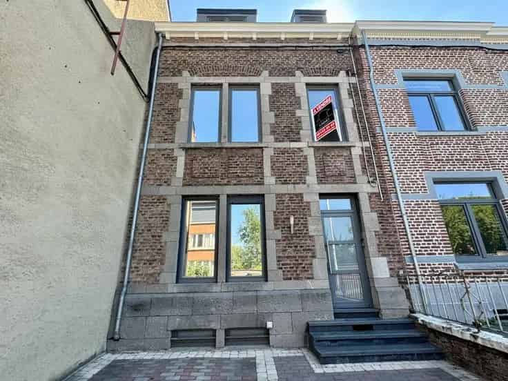 Huis te Koop Salzinnes: Gerenoveerde woning met 4 slaapkamers