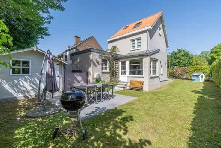Huis Te Koop Genval: 162m², 4 slaapkamers, tuin, nabij scholen
