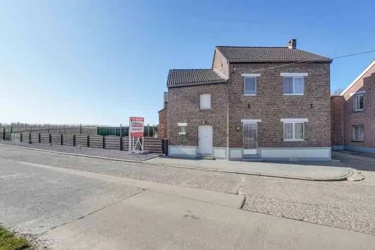 Huis Te Koop Landelijk gelegen woning met atelier