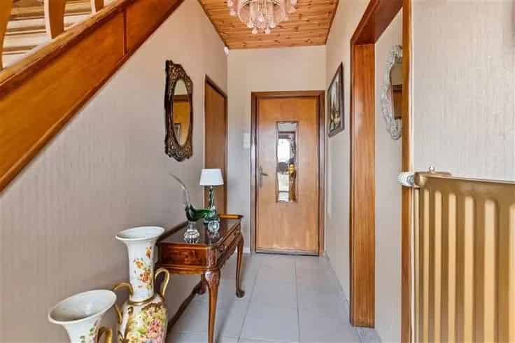 Huis Te Koop Ruime Eengezinswoning Met Extra Woonunit En Garages