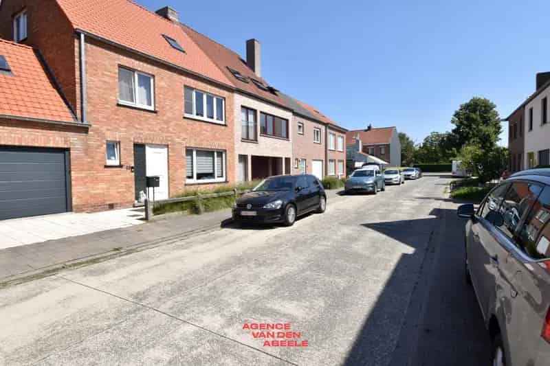 Bel-étage woning te Assebroek 3 slaapkamers ruime garage