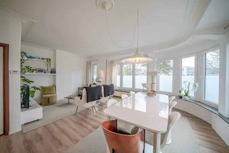 Huis te Koop Oostende 4 slaapkamers 4 garages gerenoveerd