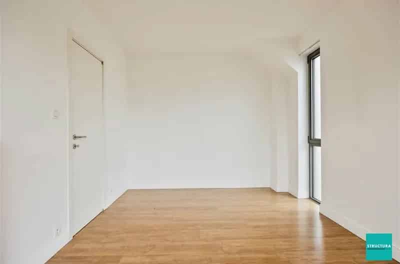 Loft woning 4 slaapkamers grote garage tuin Brussegem