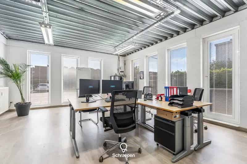 Magazijn te huur Genk 450m2