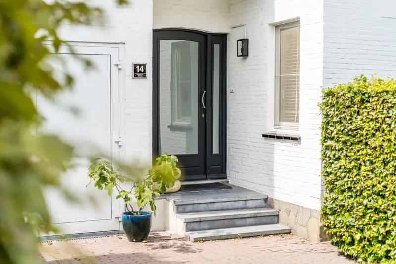 Huis te koop Kapellen: Instapklare gezinswoning met 4 slaapkamers en tuin