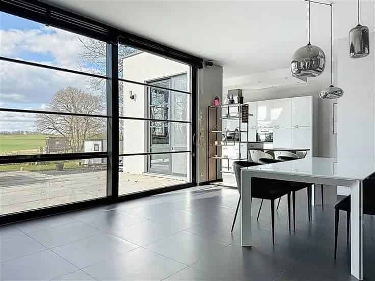 Moderne Villa te Koop in Residentiële Buurt