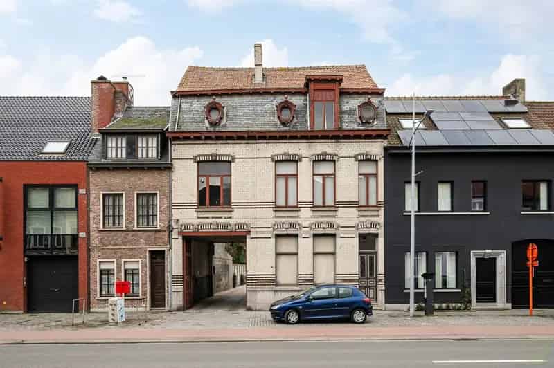Herenhuis te koop Eeklo 5 slaapkamers te renoveren