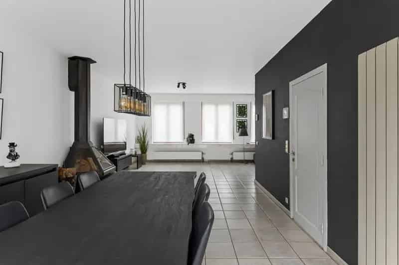 Ruime halfopen gezinswoning (266 m²) met 5/6 slaapkamers, tuin en garage op toplocatie in Schelle!