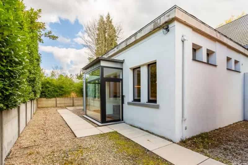 Volledig ingerichte kantoorruimte met vergaderzaal, toplocatie!
