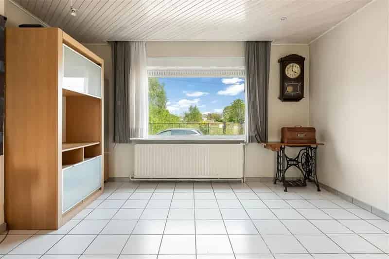 Goed Onderhouden Woning Met Garage En Tuin