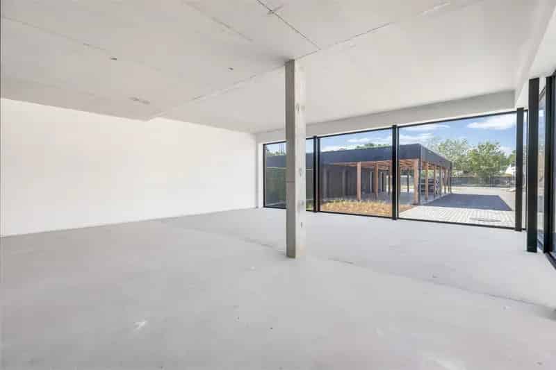 Handelspand 195m² Grote Ramen Open Structuur Parkeergelegenheid