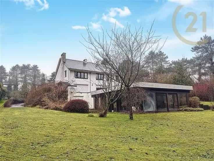 Luxe Villa te Koop met Zwembad en Bungalow