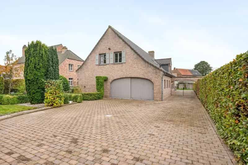 Villa te koop 5 Slaapkamers Grote Tuin Dubbele Garage