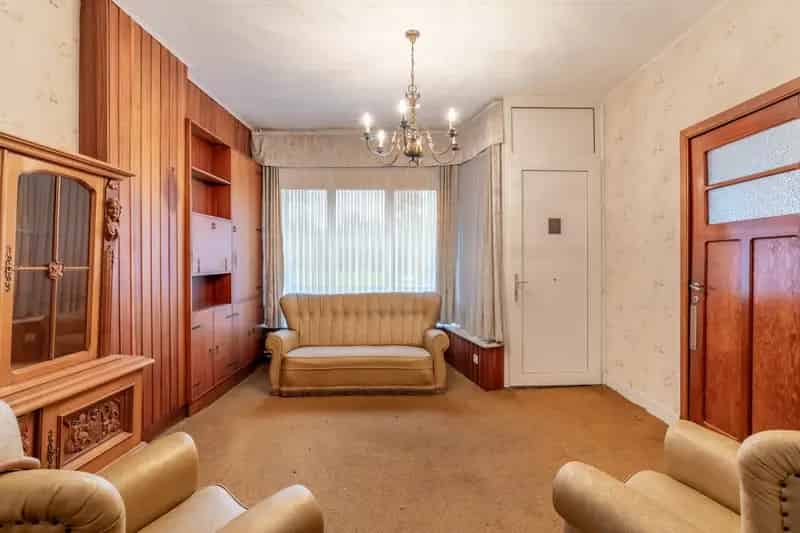 Te renoveren halfvrijstaande woning 4a24ca