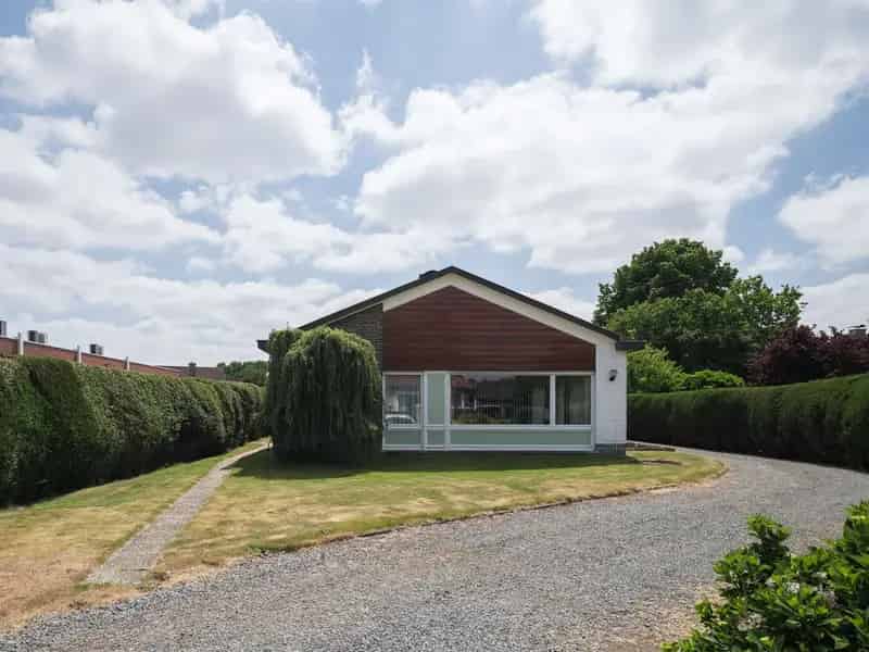 Huis te koop: Charmante jaren 60 woning met veel potentieel