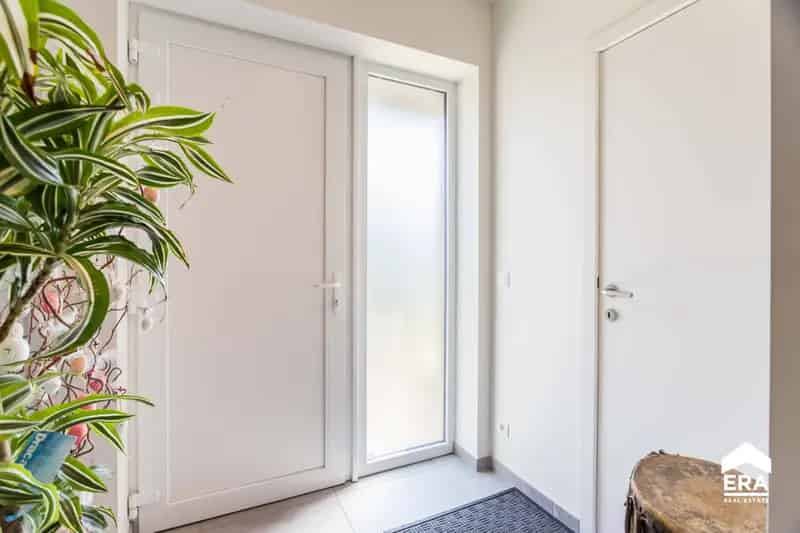 Huis te koop Zonnebeke: 3 slaapkamers, dubbele garage, tuin