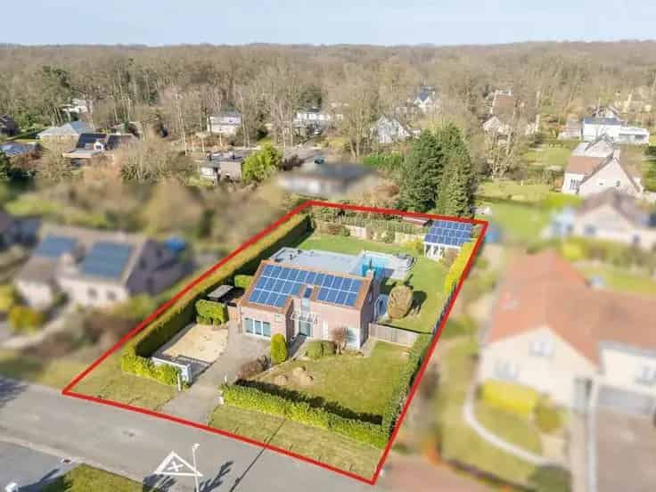 Villa Te Koop: Instapklare Gerenoveerde Energiezuinige Villa met Zwembad
