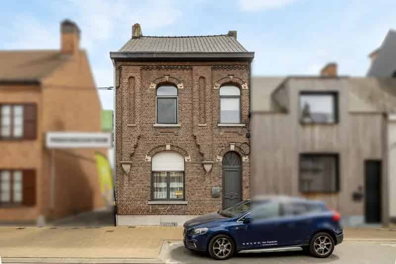 Huis te koop: 4 slaapkamers, garage en 20 zonnepanelen