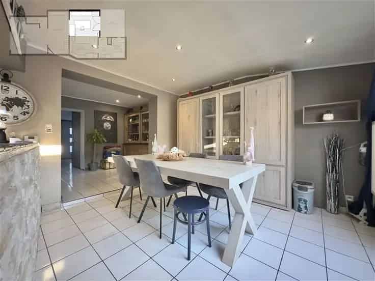 Huis te Koop Jumet: Rustige Woning met Garage