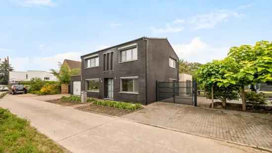 Ruime instapklare woning met zonnige tuin en terras!