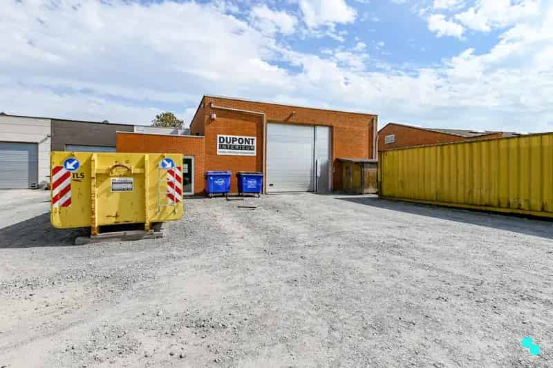 Gunstig gelegen werkplaats / magazijn met bureel en diverse parkeergelegenheid